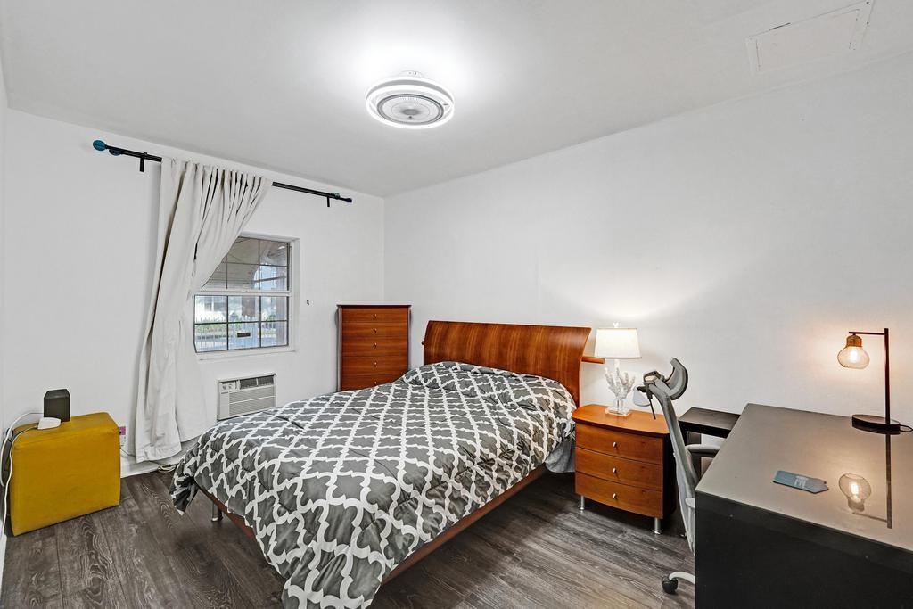 Hollywood 1-21 B - Residential Lease