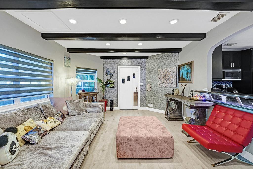 Hollywood 1-21 B - Residential Lease