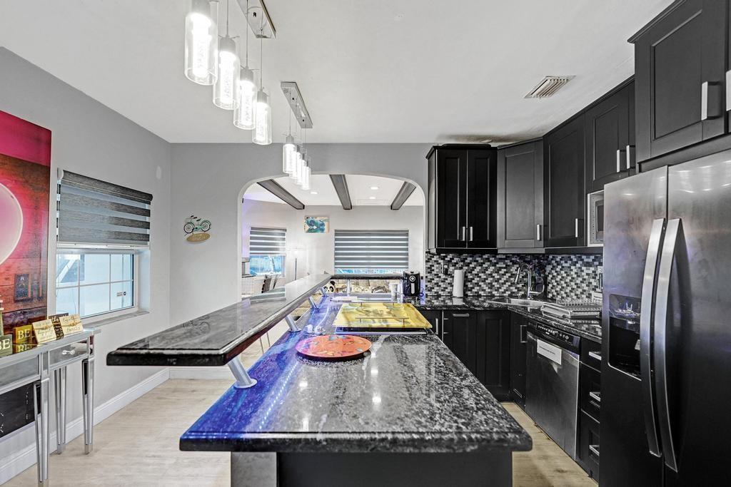 Hollywood 1-21 B - Residential Lease