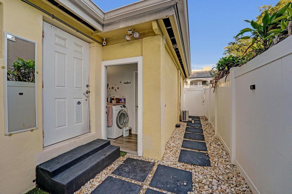 Hollywood 1-21 B - Residential Lease