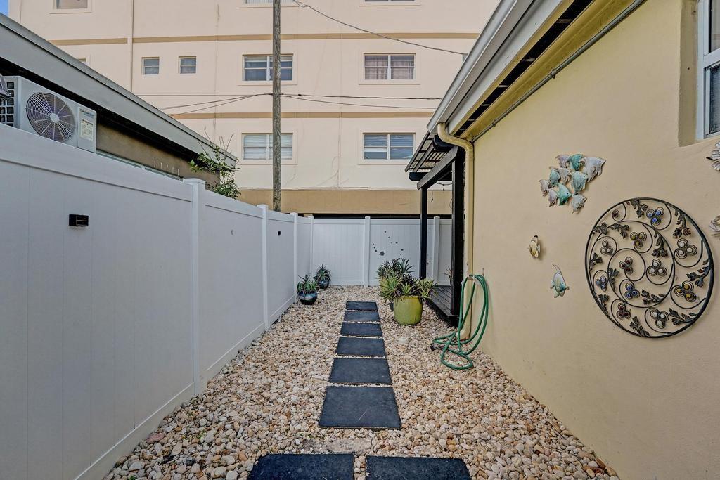 Hollywood 1-21 B - Residential Lease