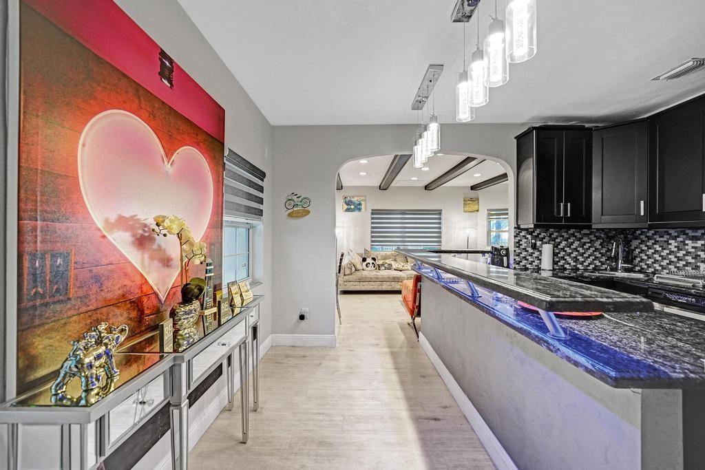 Hollywood 1-21 B - Residential Lease