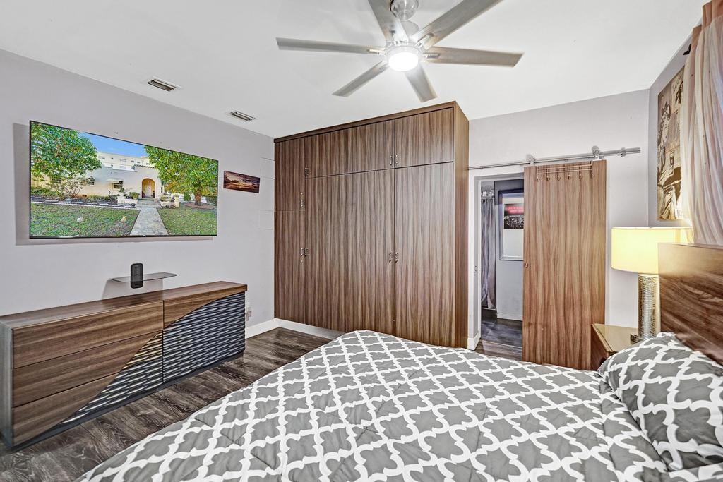 Hollywood 1-21 B - Residential Lease