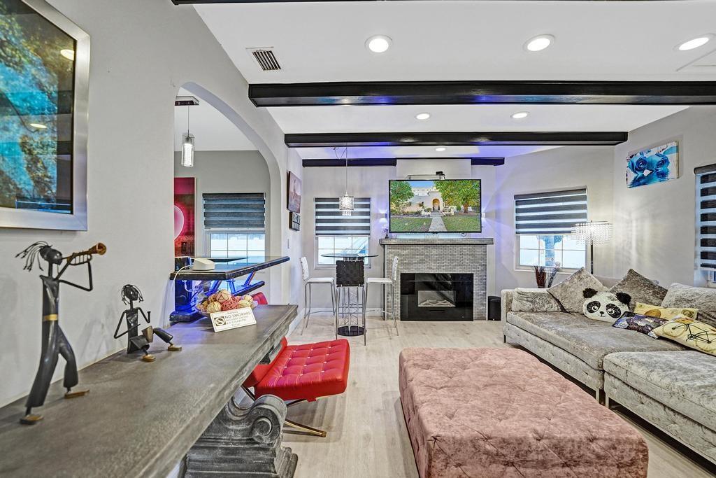 Hollywood 1-21 B - Residential Lease