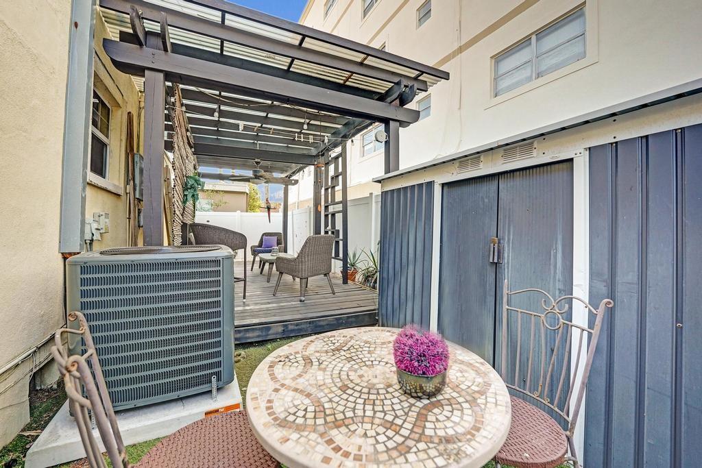 Hollywood 1-21 B - Residential Lease