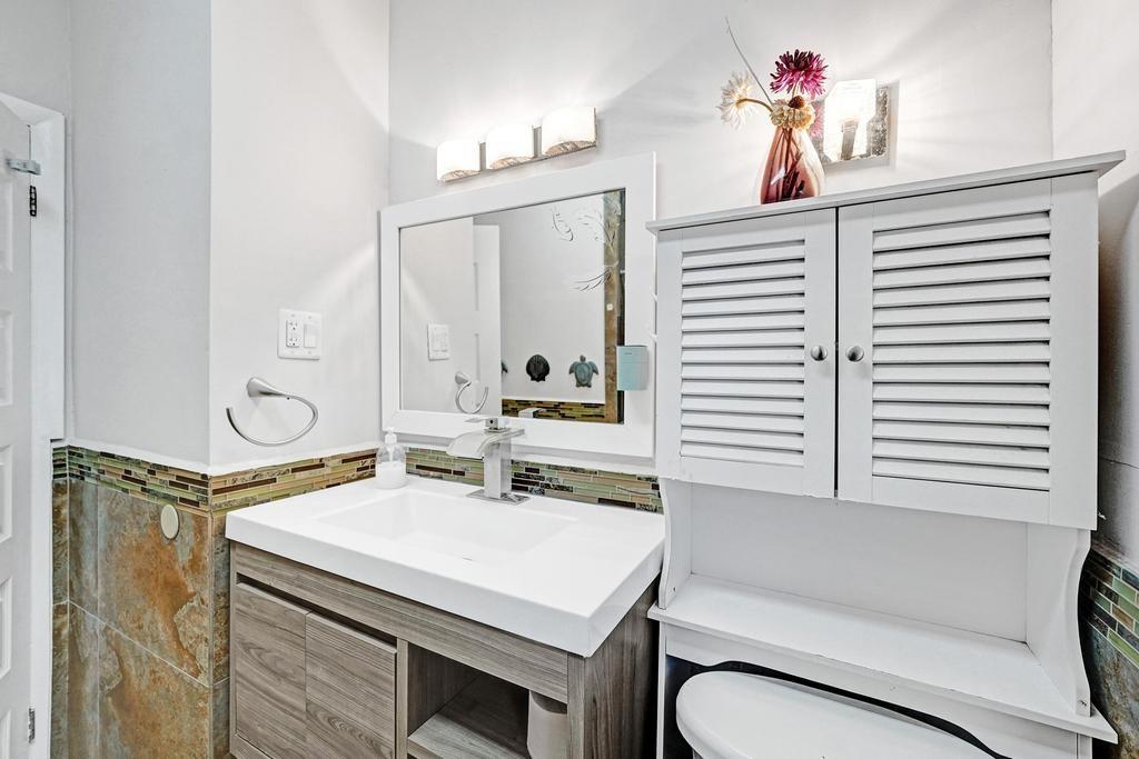 Hollywood 1-21 B - Residential Lease