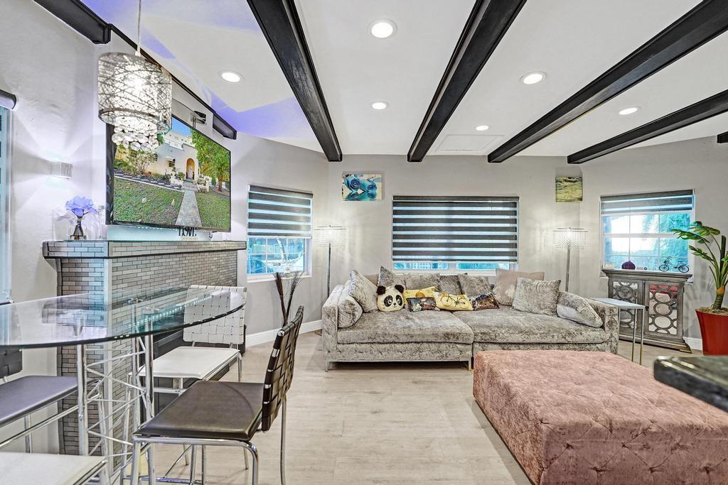 Hollywood 1-21 B - Residential Lease