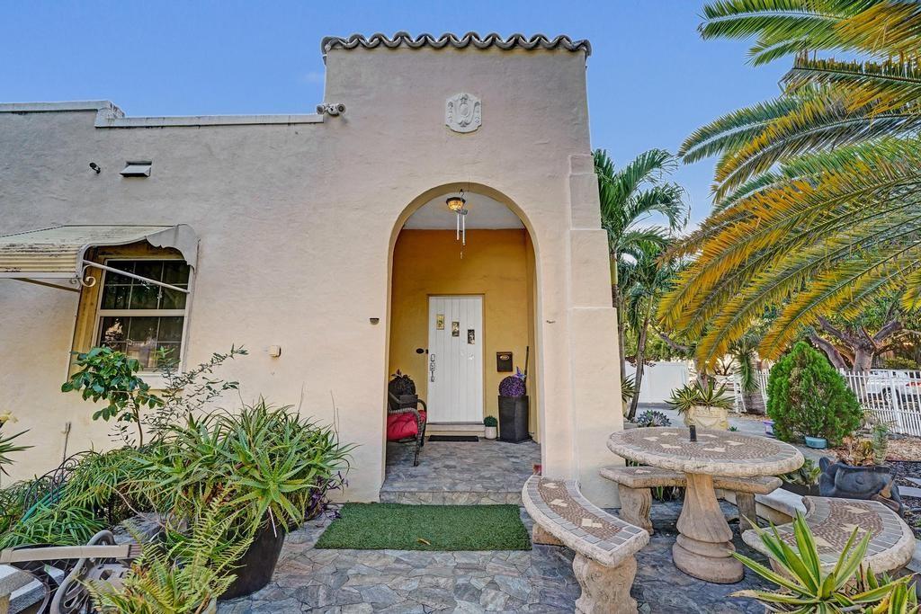 Hollywood 1-21 B - Residential Lease