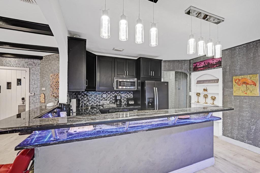 Hollywood 1-21 B - Residential Lease