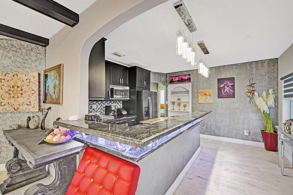 Hollywood 1-21 B - Residential Lease