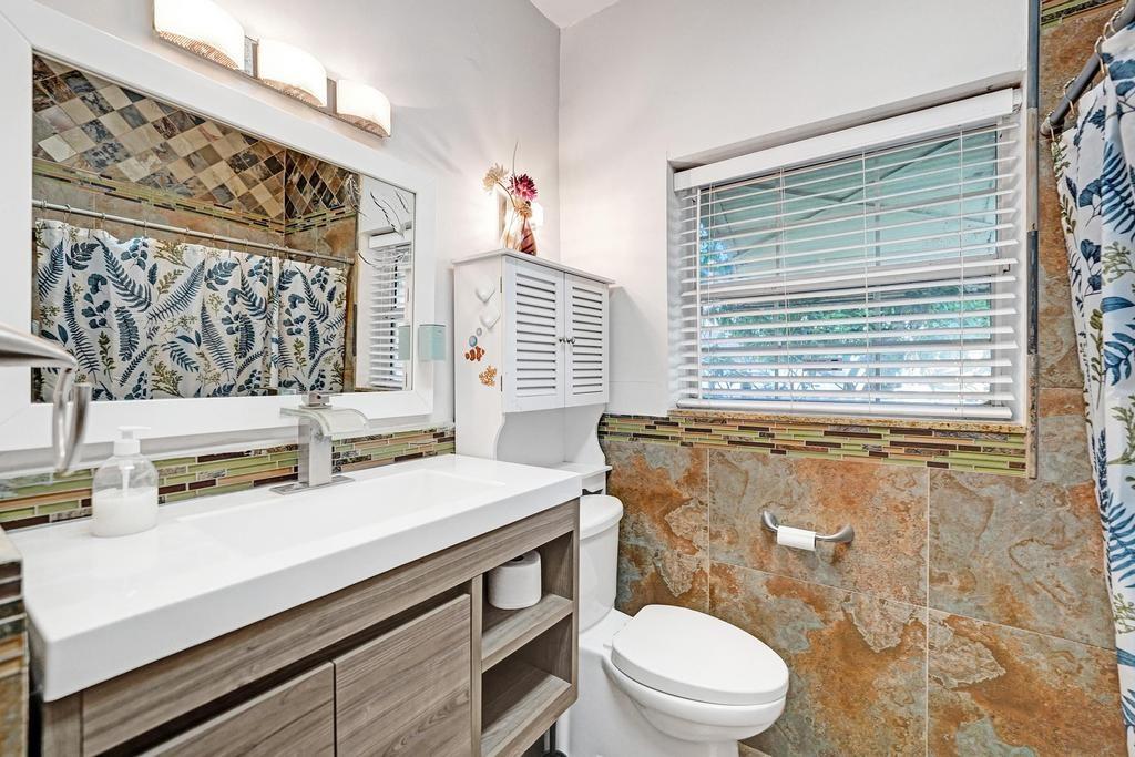 Hollywood 1-21 B - Residential Lease