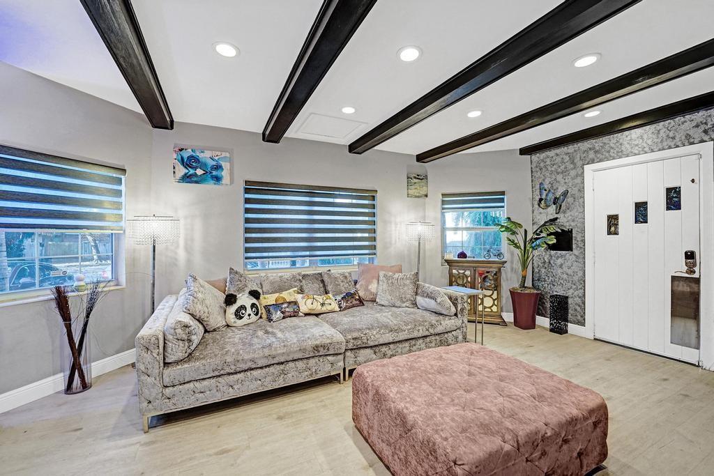 Hollywood 1-21 B - Residential Lease