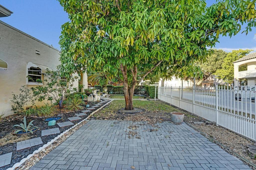 Hollywood 1-21 B - Residential Lease