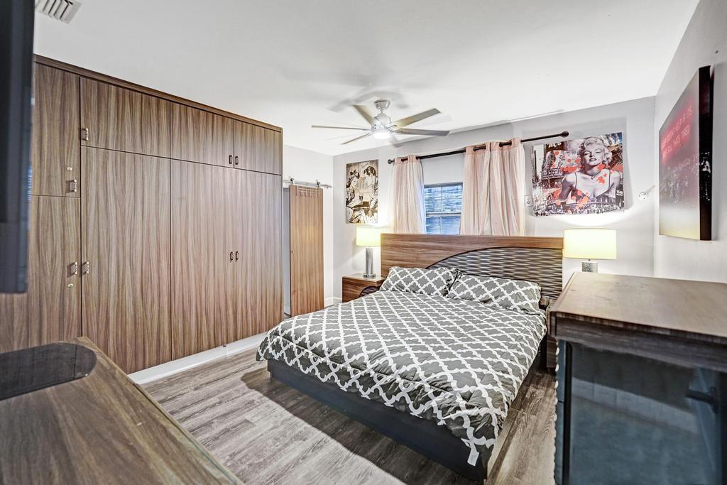 Hollywood 1-21 B - Residential Lease