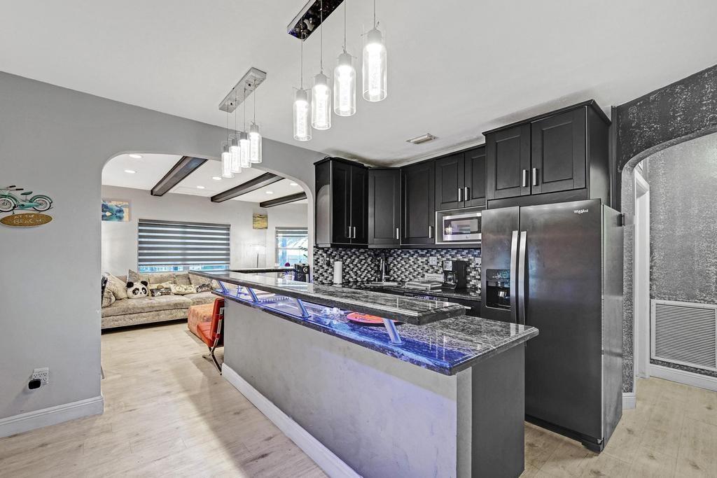 Hollywood 1-21 B - Residential Lease