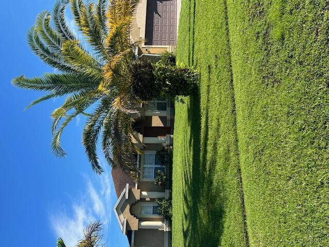 3 Bedroom home, located off California, close to I95 and shopping. Split bedroom plan, with a family, living, formal dining and kitchen area and fenced yard.