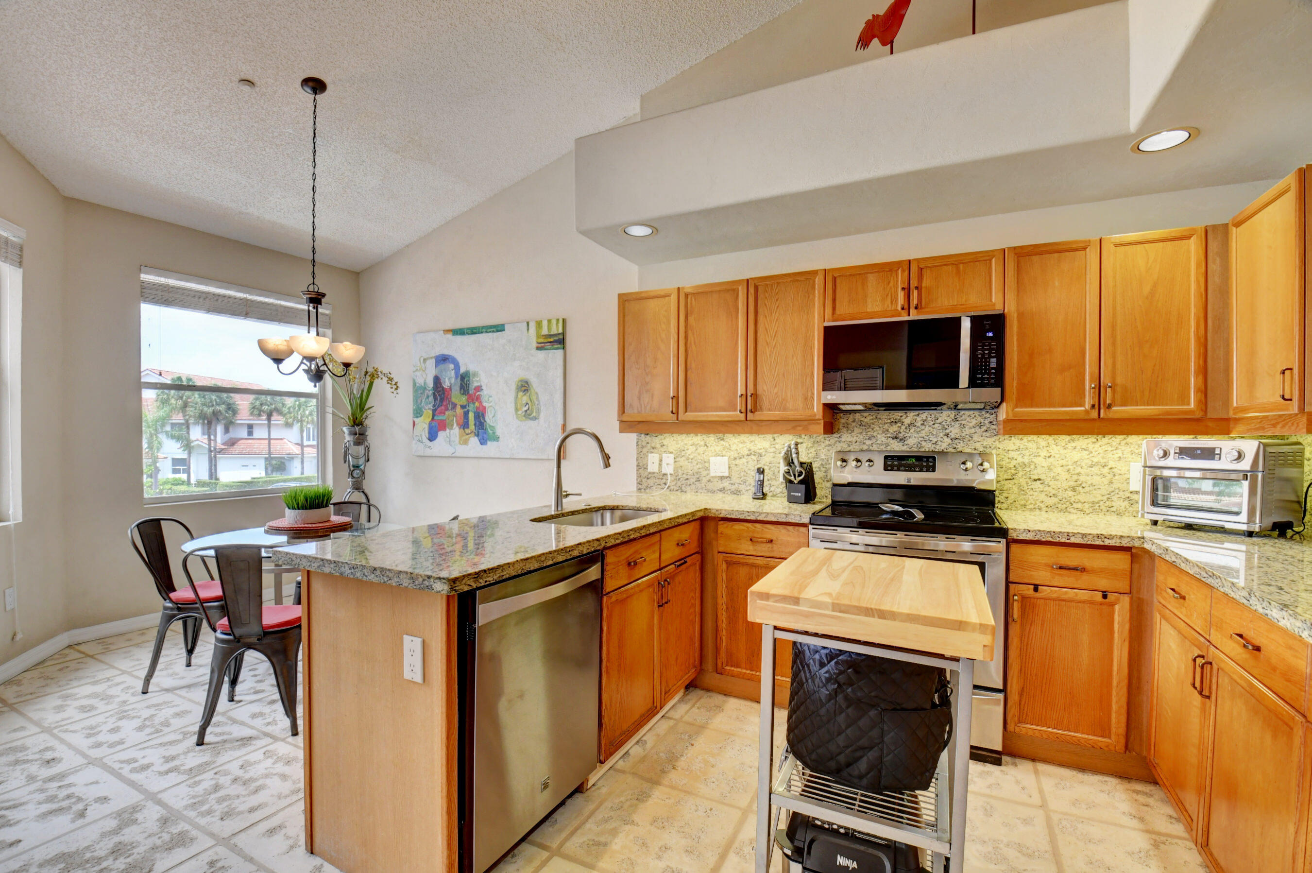 CLUBSIDE POINTE - Residential Lease