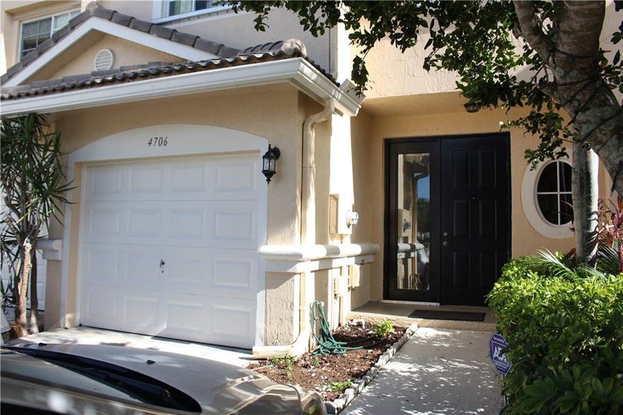 Take a look at this beautiful turn-key home. It has 3 bedrooms and 2.5 bathrooms, fully functional appliances, and a brand new air conditioning system installed in March 2017. You will have access to the newly renovated club house, designed for relaxation. Enjoy the comfort of safety through the well monitored gated community. Location is superb, being located in a great school zone, and quick access to major roads/highways, shopping and activities.