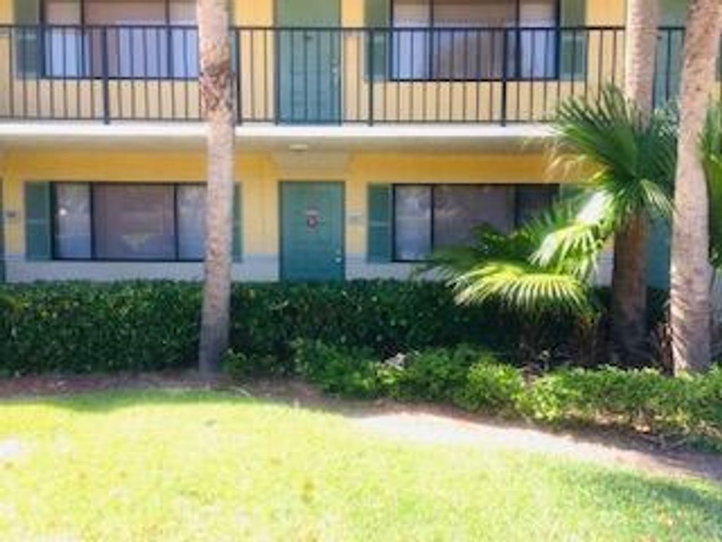 Photo of 1605 Meadows Circle W #1605, Boynton Beach, FL 33436 (MLS # R10792038)