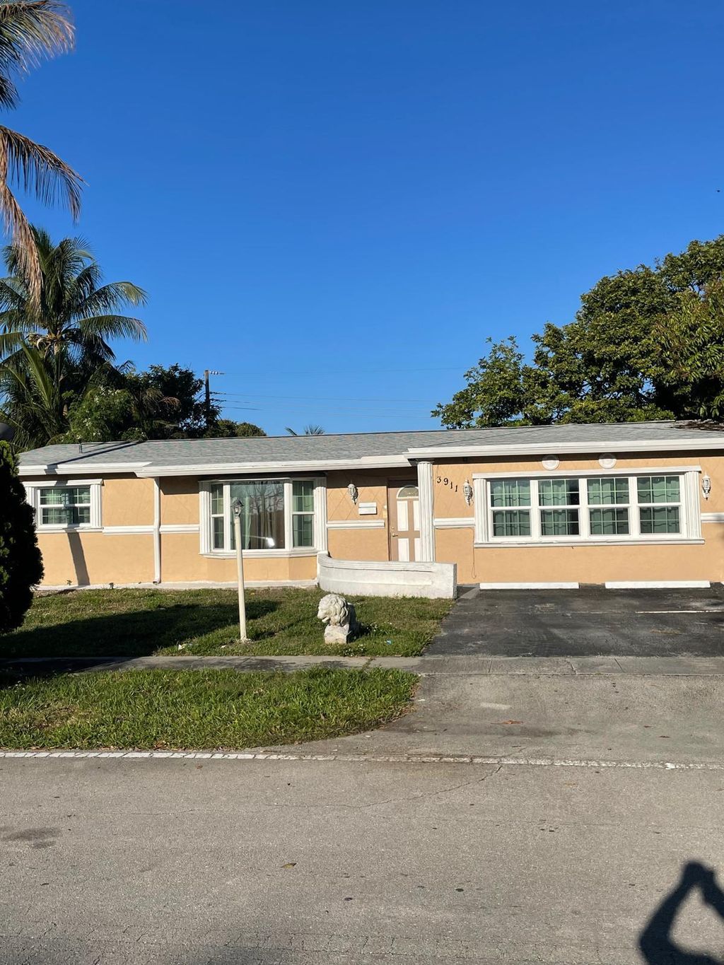 Photo of 3911 NW 32nd Avenue, Lauderdale Lakes, FL 33309 (MLS # B26017561)