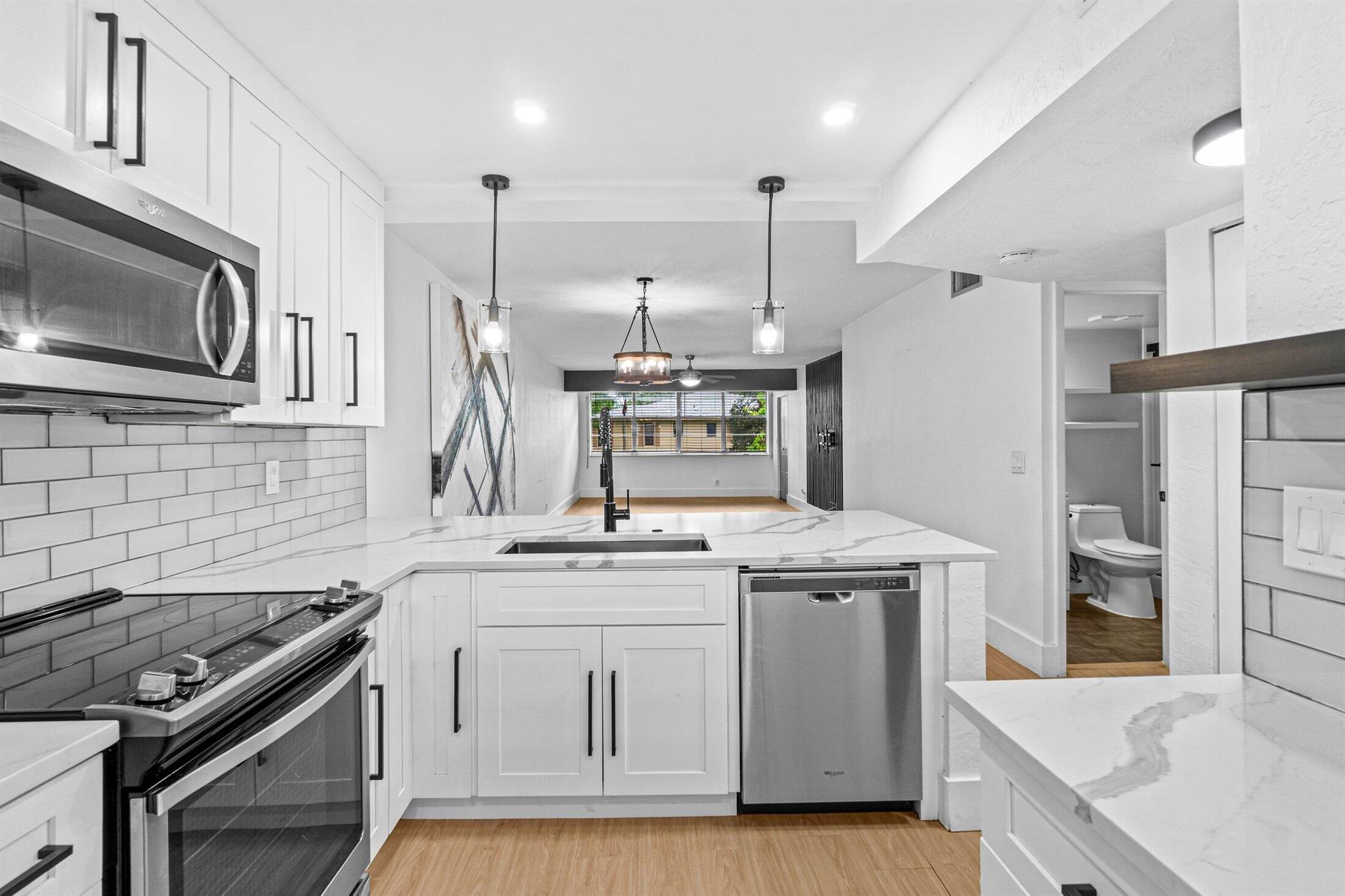 2960 SW 22nd Avenue 8160, Delray Beach, FL, 33445/$297,000 4 2960 SW 22nd Avenue 8160