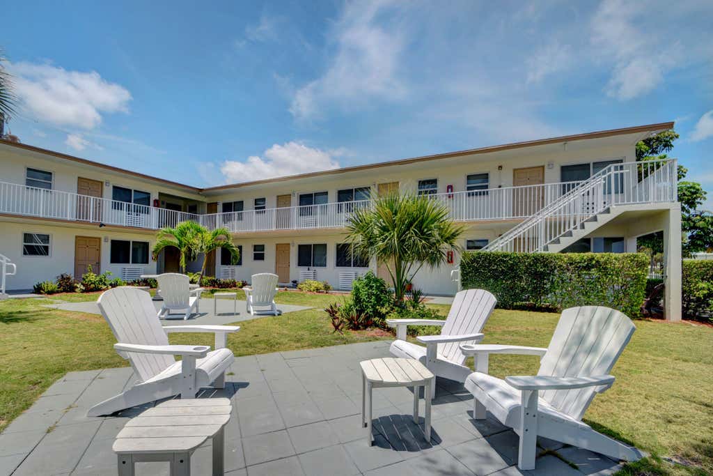 Photo of 525 S Broadway #J, Lantana, FL 33462 (MLS # B26064666)