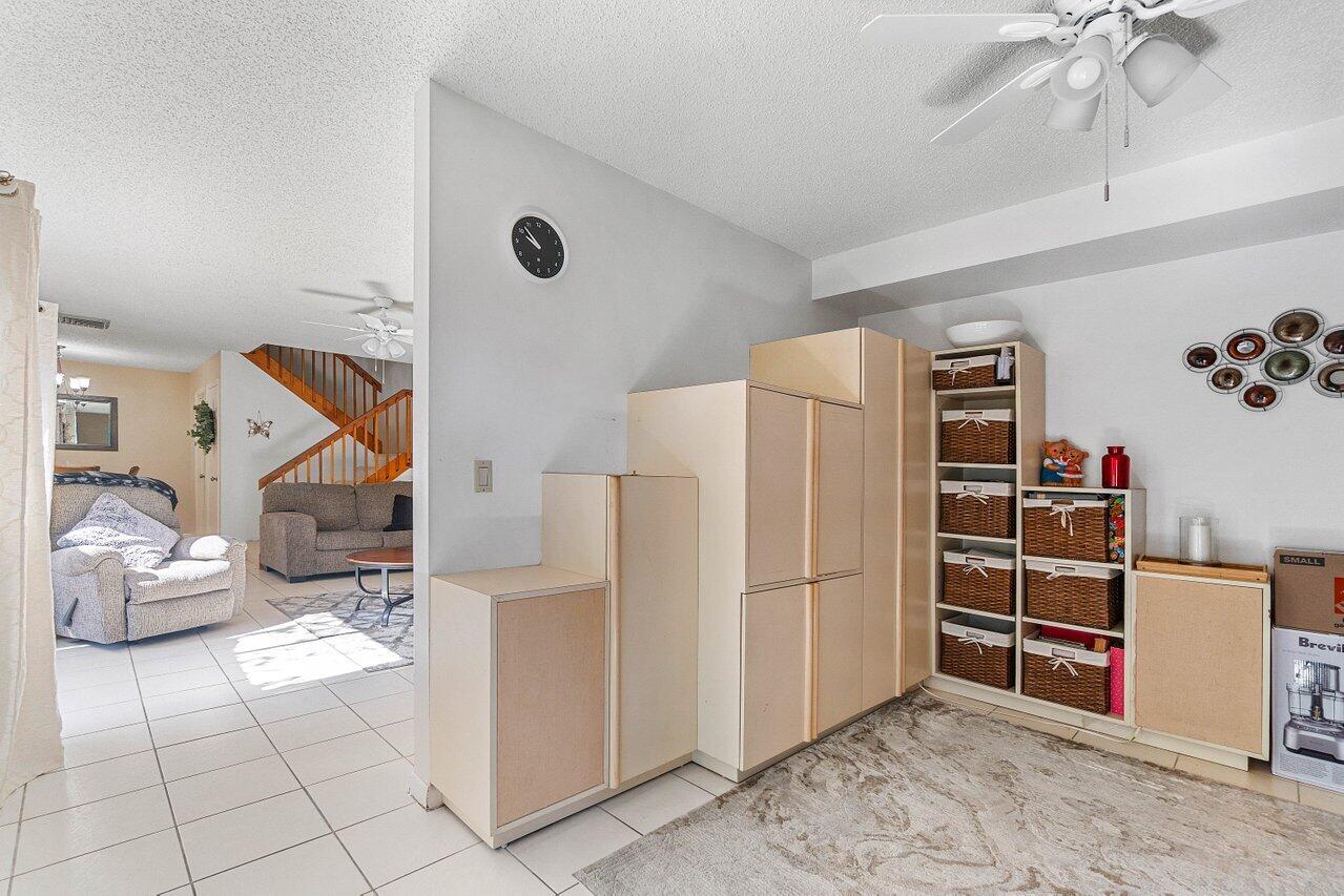 SHERWOOD LAKES - Residential