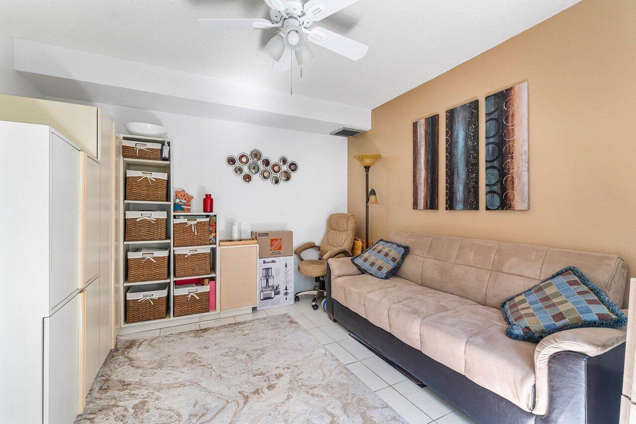 SHERWOOD LAKES - Residential