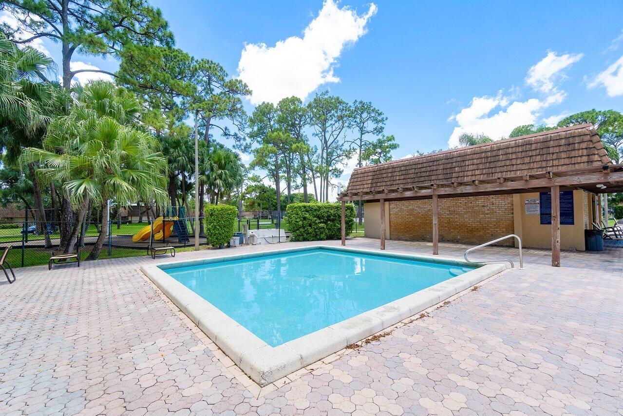 SHERWOOD LAKES - Residential