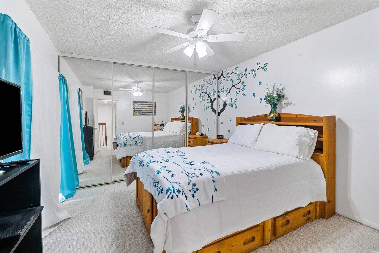 SHERWOOD LAKES - Residential