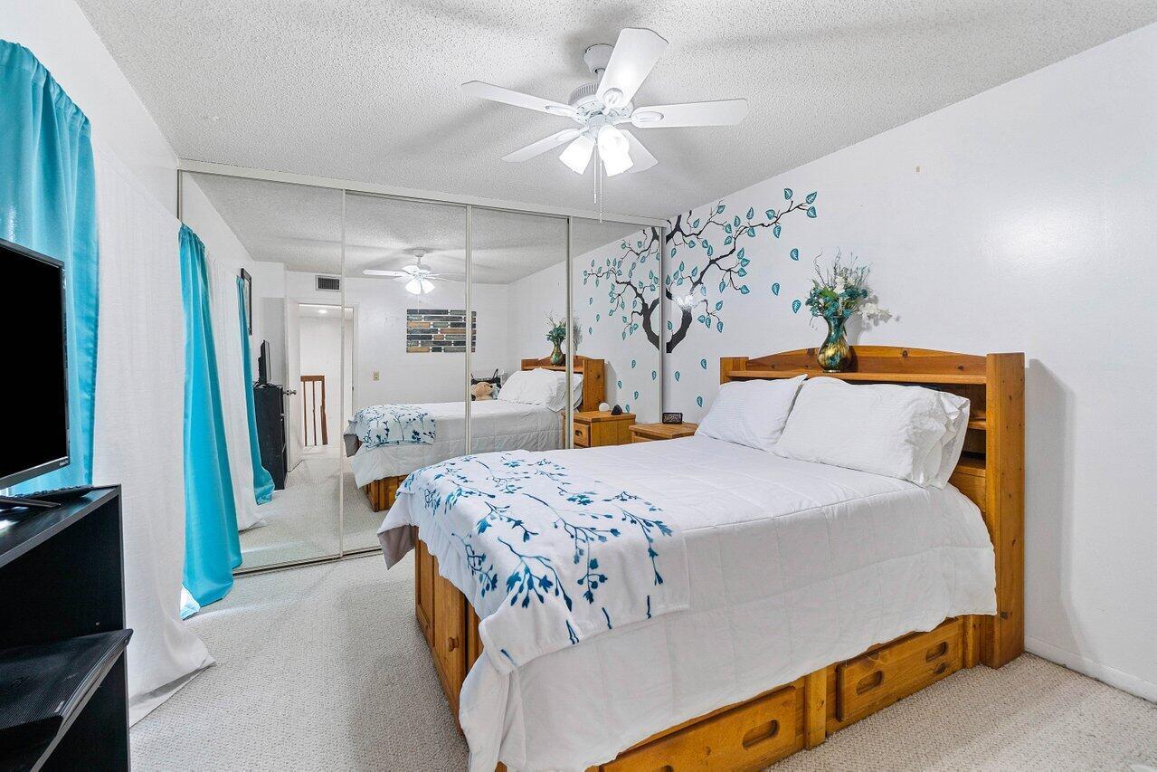 SHERWOOD LAKES - Residential