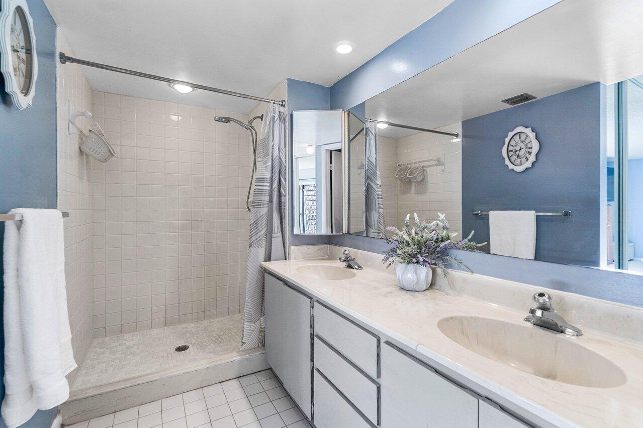 SHERWOOD LAKES - Residential