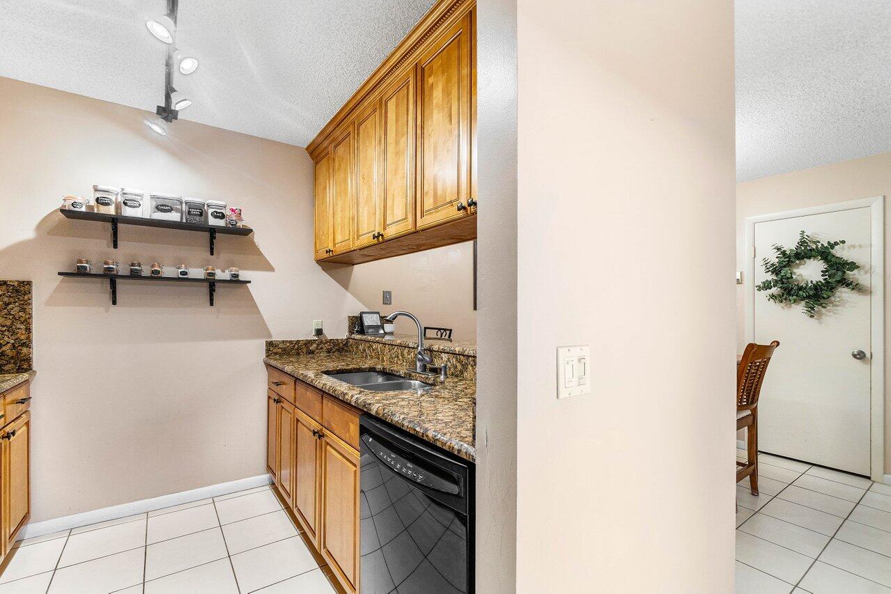 SHERWOOD LAKES - Residential