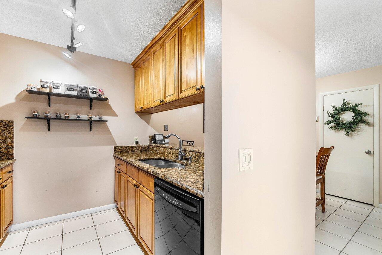 SHERWOOD LAKES - Residential