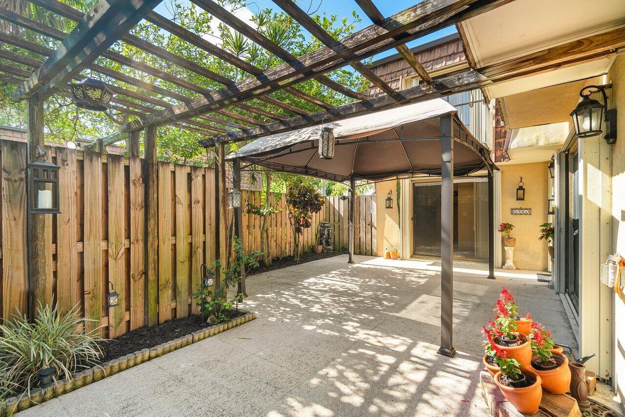 SHERWOOD LAKES - Residential