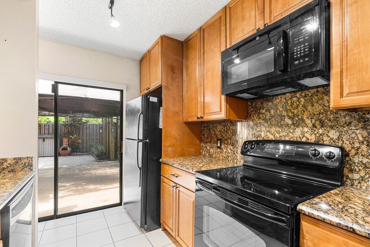 SHERWOOD LAKES - Residential