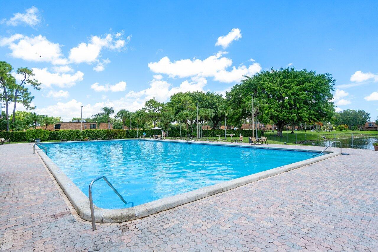 SHERWOOD LAKES - Residential