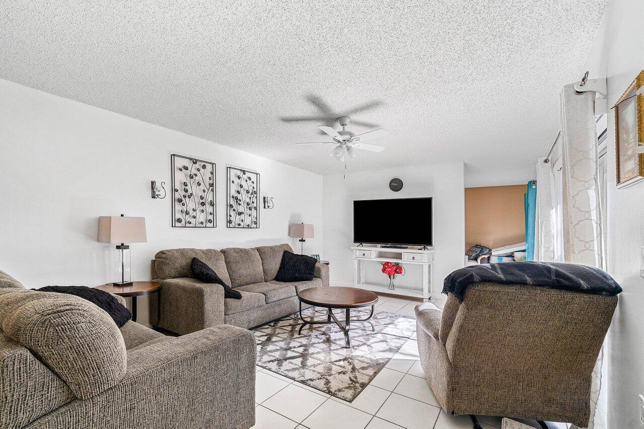 SHERWOOD LAKES - Residential