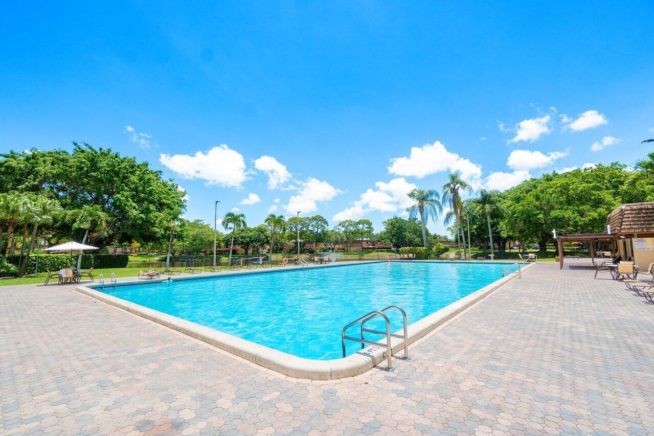 SHERWOOD LAKES - Residential