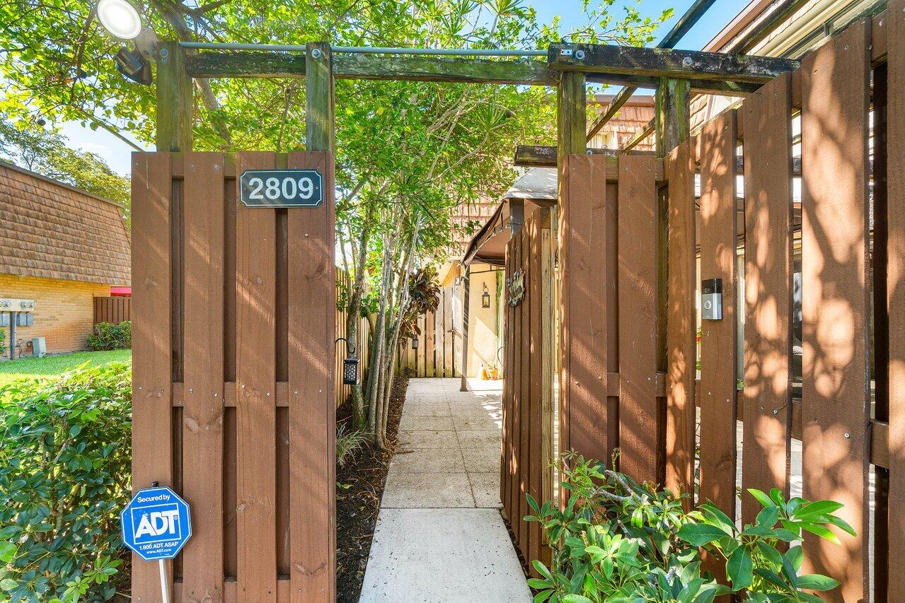 SHERWOOD LAKES - Residential