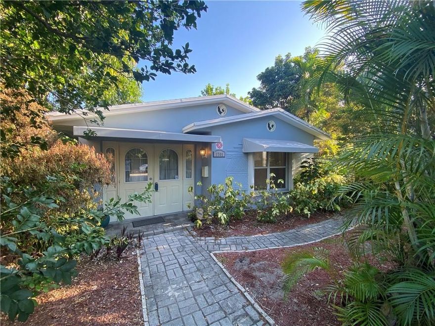 This attractive multi family investment opportunity consists of a desirable breakdown of units.  There is a charming free standing 2/2 cottage plus a 2/2 apartment, 2 one bedrooms and a studio.  It offers the savvy investor an excellent return with decent rents and the tenants paying for ALL utilities.  It is located in the prime rental neighborhood of Lake Ridge and surrounded by high end new construction buildings therefore providing the new owner the ability to add value as rents increase.  It is situated near major retailers, the Galleria, dining, the beaches, port and airport which means employment is vast and varied so vacancy is almost non-existent. The property is well cared for and has recent improvements such as mostly impact windows, some new PVC plumbing and newer central AC's.