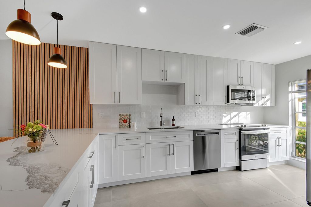 Photo of 13602 Via Flora #Apt C, Delray Beach, FL 33484 (MLS # R11143370)