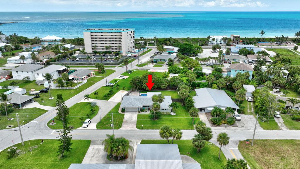 Photo of 412 Granada Street, Fort Pierce, FL 34949 (MLS # R11001357)