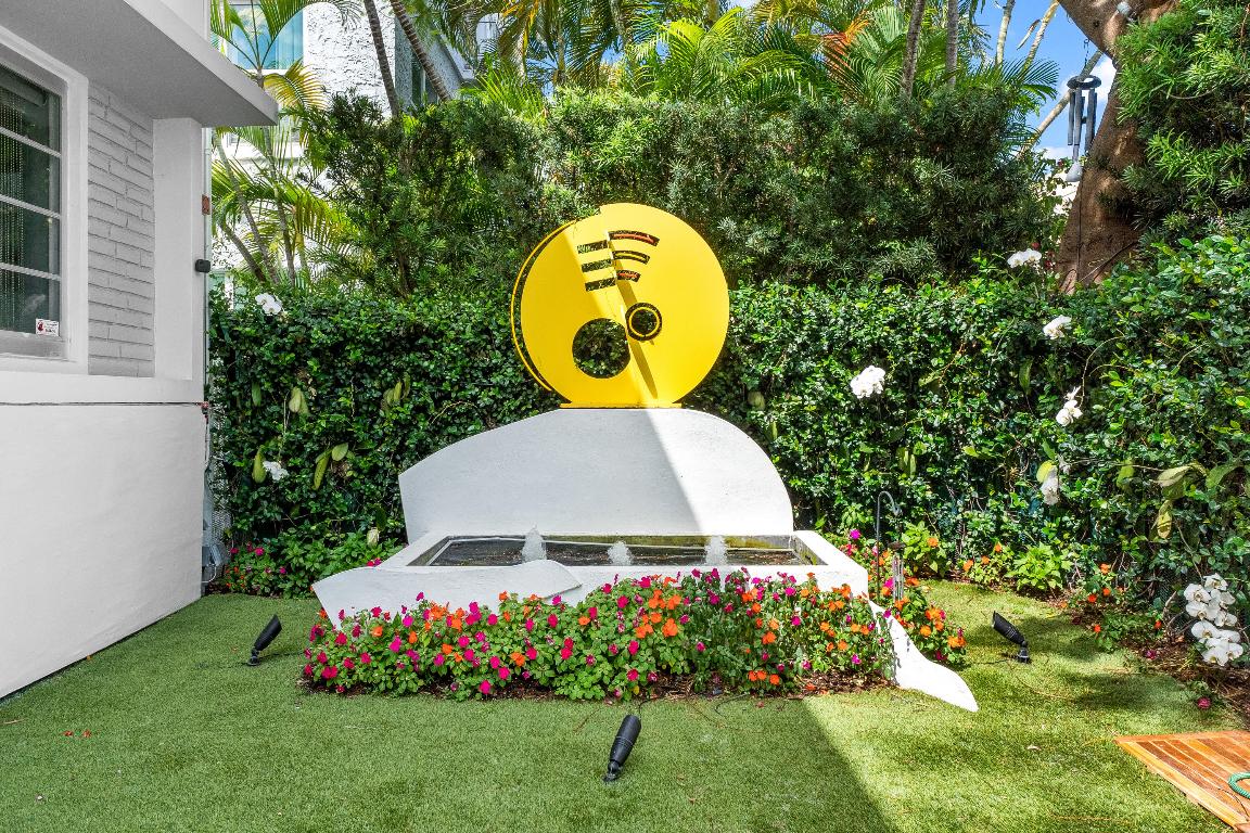 LINCOLN ROAD VILLAS SOUTH - Residential