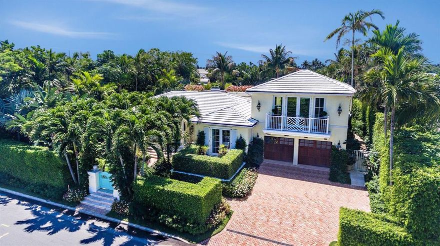 Beautifully designed, renovated by the renowned Sciame Homes, situated on the North End Palm Beach. Easy access to the beach and the Palm Beach bike trail. This quintessential beach home offers a large open floor plan with 5 oversized bedrooms, each include an en-suite bathroom, and a guest suite on the second floor that leads into a sundrenched panoramic rooftop entertainment deck. Each room is equipped with high-end finishes and custom fixtures. Enjoy the outdoor oasis in the spacious backyard with a manicured lawn, a 40' lap pool and two seating areas.