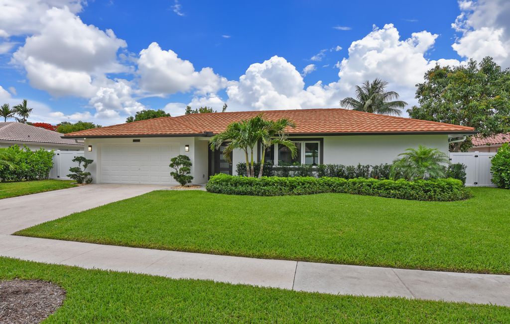 Photo of 1100 SW 15th Avenue, Boca Raton, FL 33486 (MLS # B26038128)