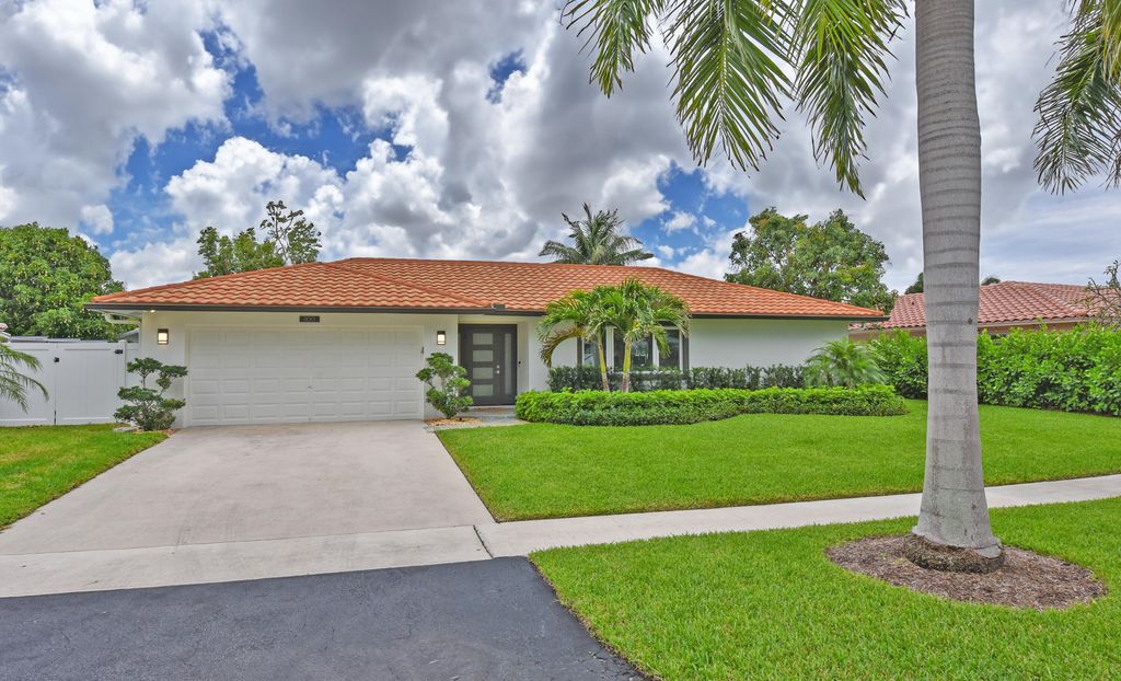 Photo of 1100 SW 15th Avenue, Boca Raton, FL 33486 (MLS # B26038128)