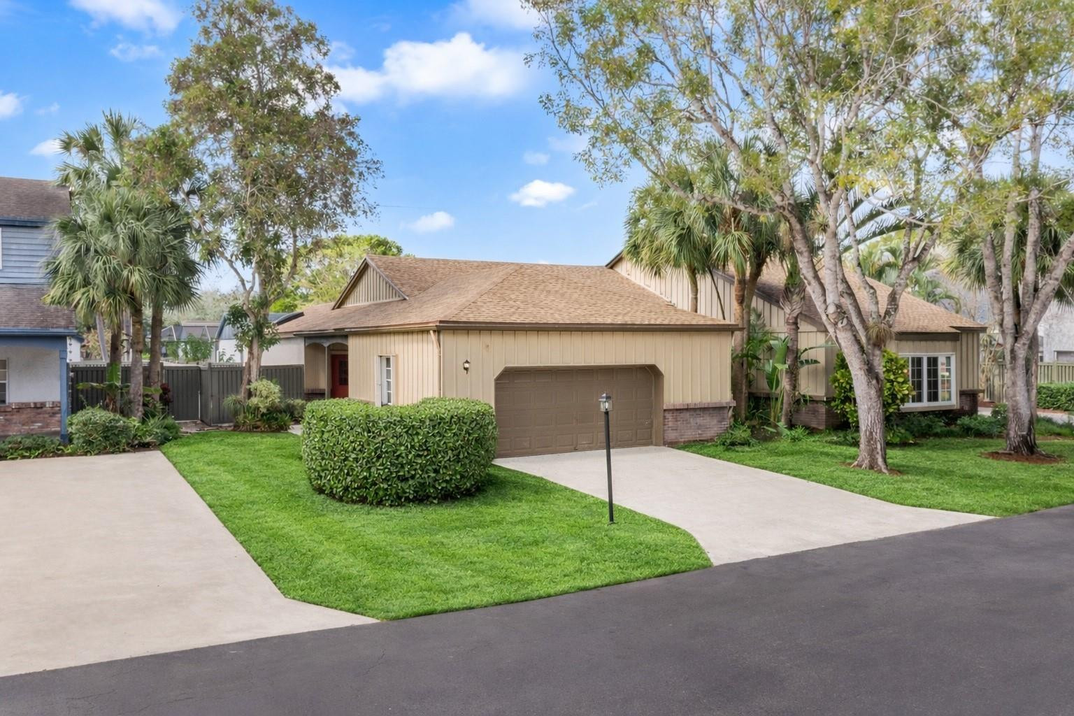 Parkland Lakes PUD 102-44 - Residential