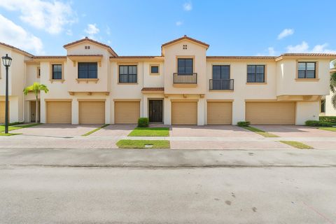 4716 N Grand Cypress Cir N 4716 Coconut Creek FL 33073