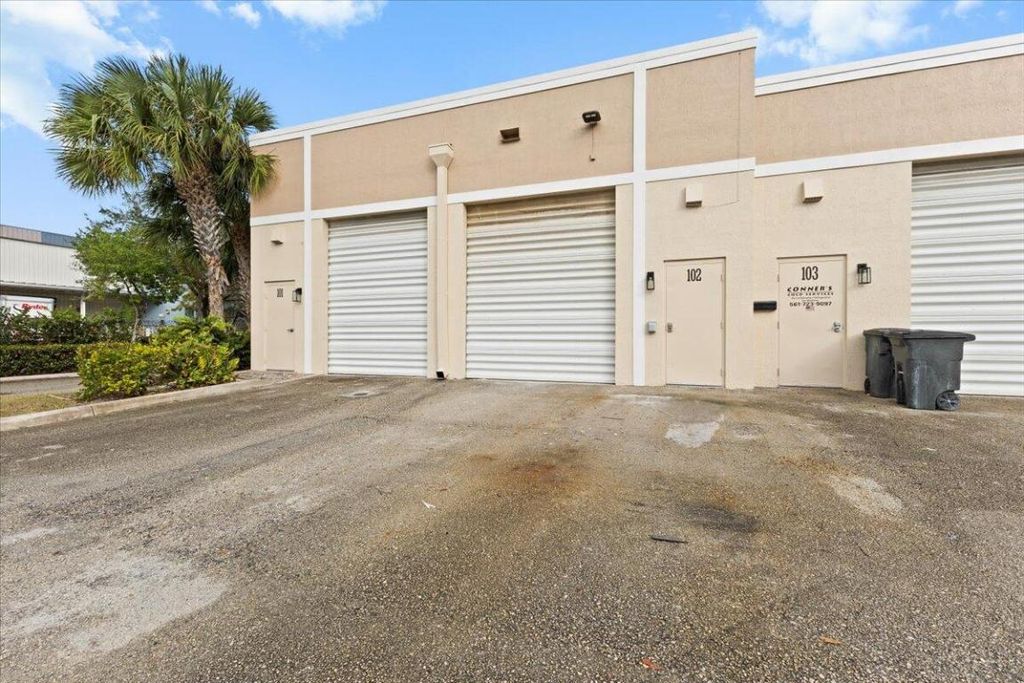 Photo of 9020 Bellhurst Way #102, West Palm Beach, FL 33411 (MLS # R11152887)